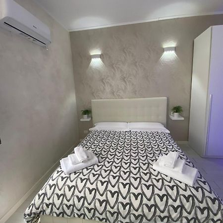 Newhouse Dante Apartment Бари Екстериор снимка