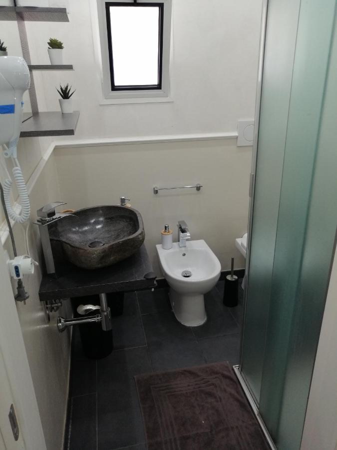 Newhouse Dante Apartment Бари Екстериор снимка