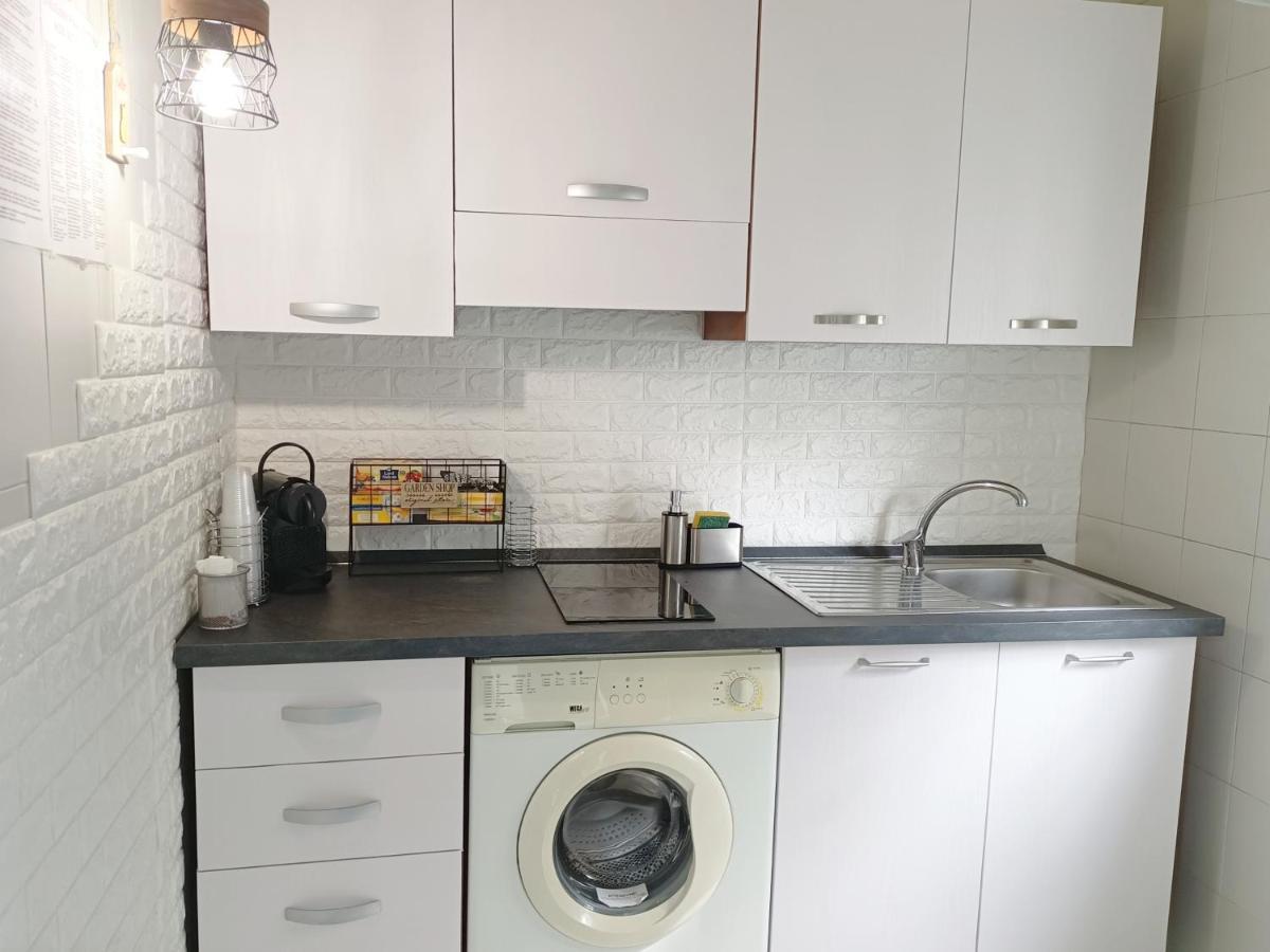 Newhouse Dante Apartment Бари Екстериор снимка