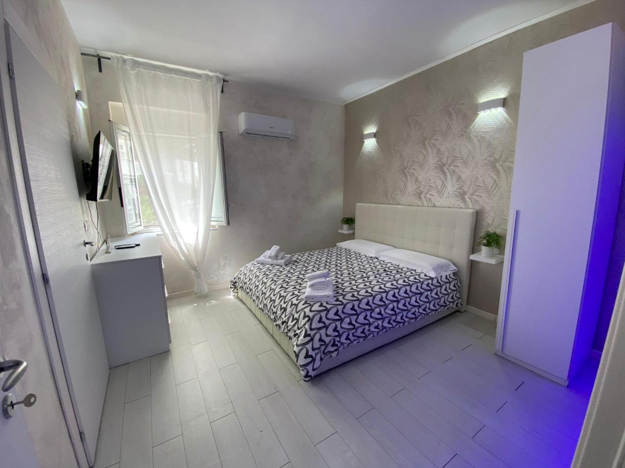 Newhouse Dante Apartment Бари Екстериор снимка