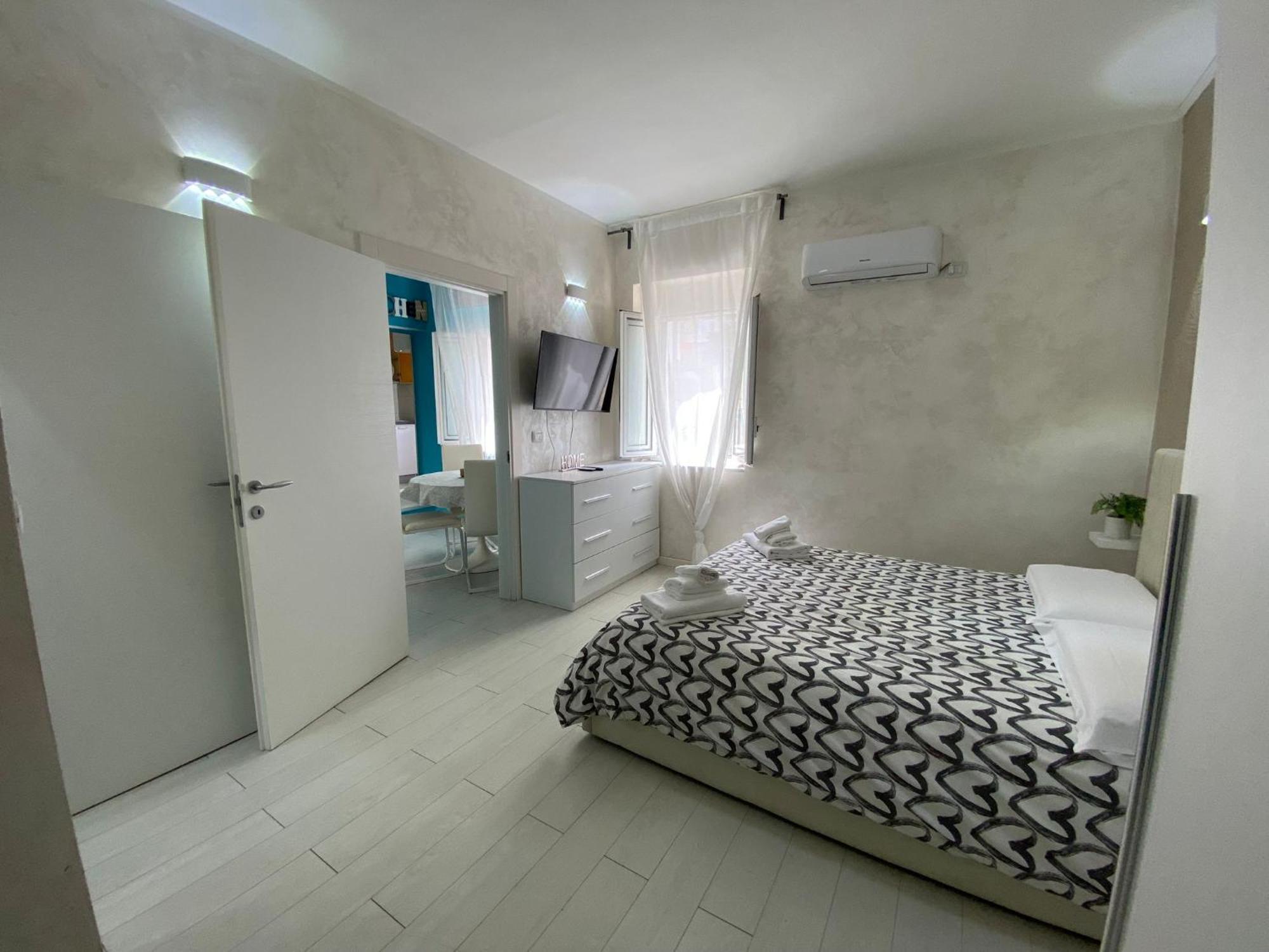 Newhouse Dante Apartment Бари Екстериор снимка