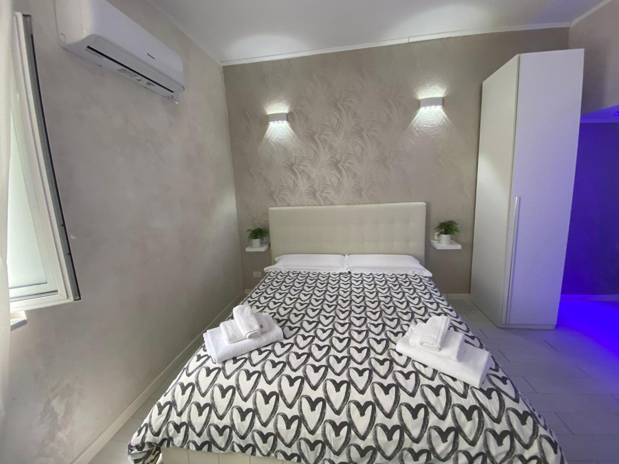 Newhouse Dante Apartment Бари Екстериор снимка