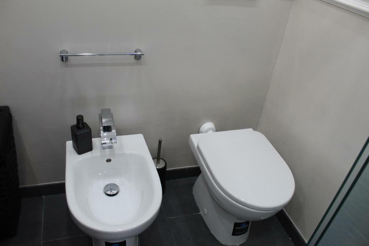 Newhouse Dante Apartment Бари Екстериор снимка