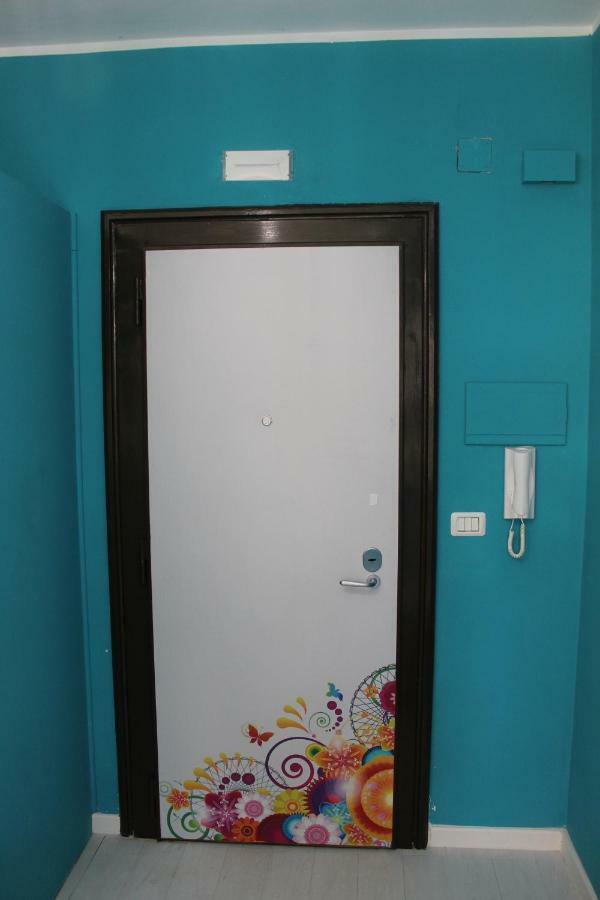 Newhouse Dante Apartment Бари Екстериор снимка